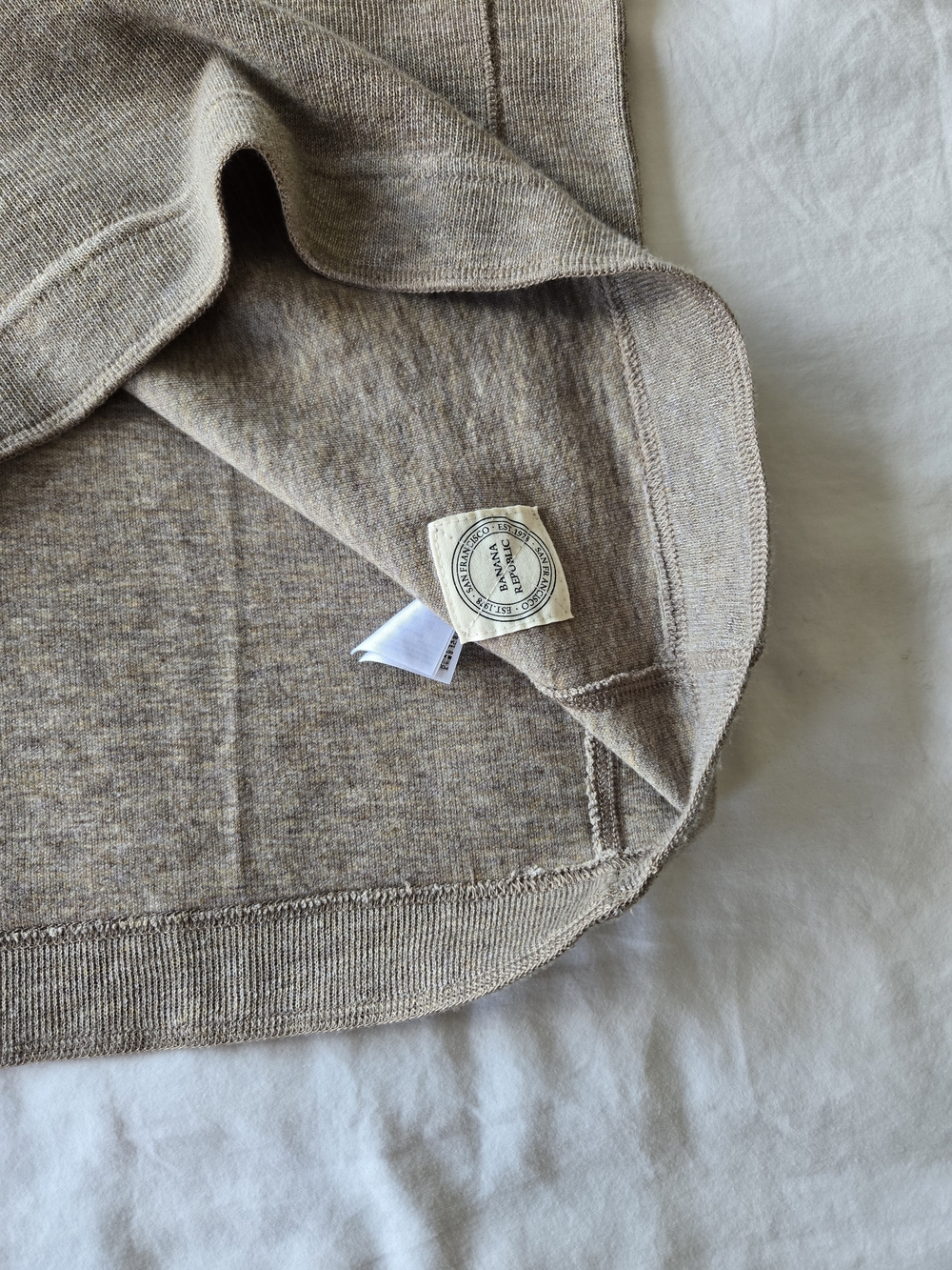Banana Republic Men's Crewneck Sweater - Taupe Heather, Size L, NWT - Picture 4 of 14